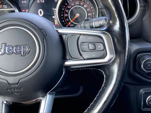 Used 2020 Jeep Wrangler Unlimited Sahara image 25