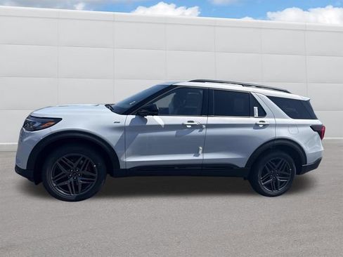 New 2026 Ford Explorer ST-Line image 2
