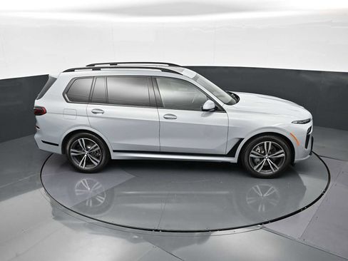 Used 2026 BMW X7 xDrive40i w/ Executive Package image 19