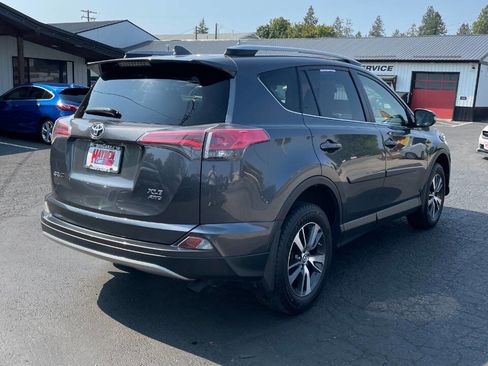 Used 2018 Toyota RAV4 XLE image 5