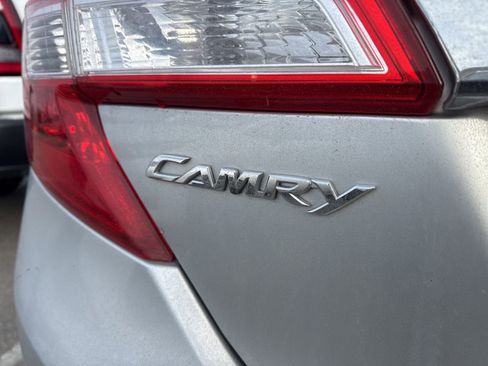 Used 2014 Toyota Camry image 9