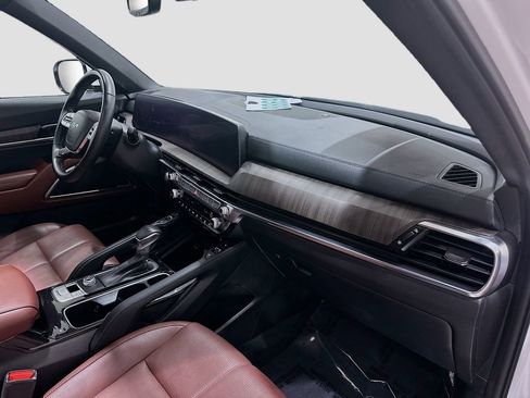 Used 2024 Kia Telluride SX w/ Towing Package FWD image 29