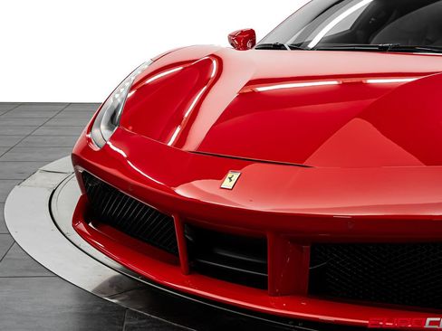 Used 2017 Ferrari 488 GTB RWD image 12