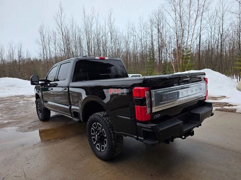 Used 2024 Ford F350 Platinum w/ FX4 Off-Road Package image 5