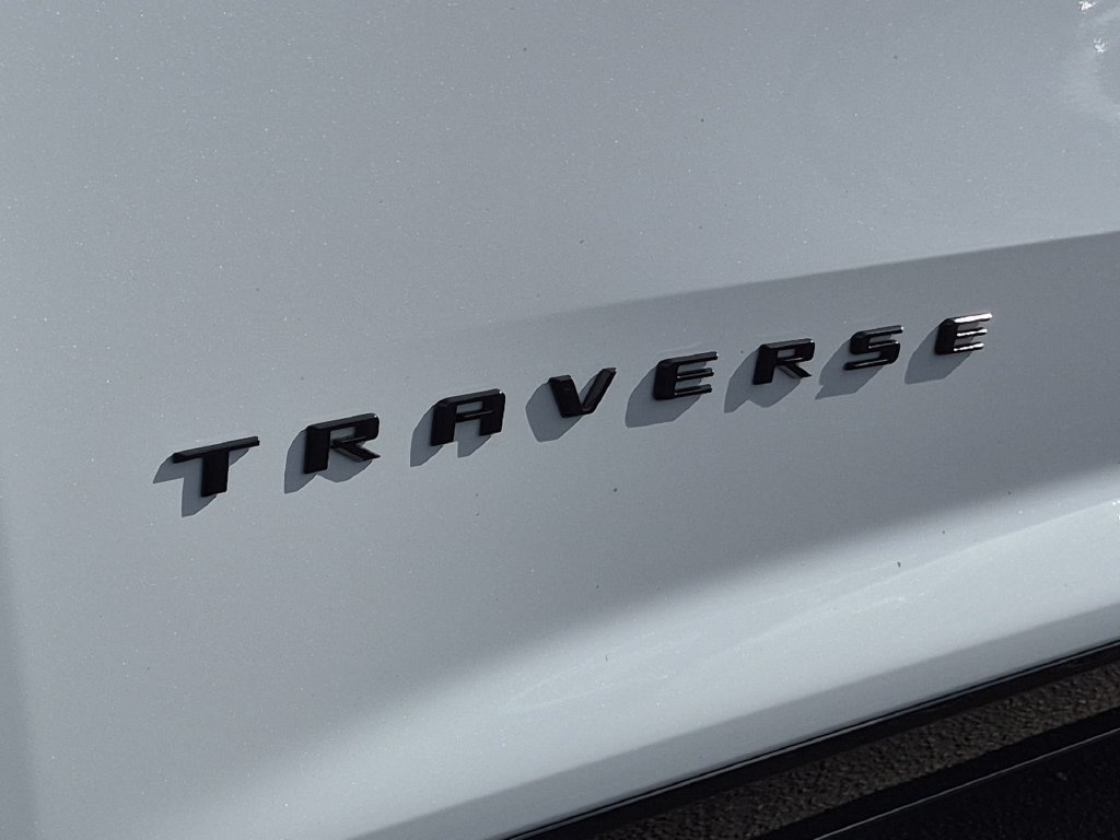 New 2027 Chevrolet Traverse RS w/ LPO, Floor Liner Package FWD image 31