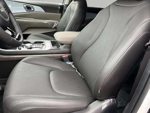 New 2026 Kia Carnival EX FWD image 22