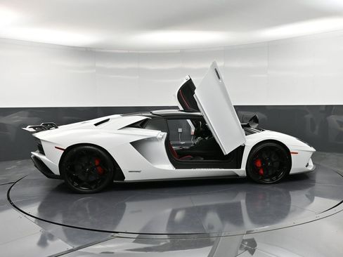 Used 2019 Lamborghini Aventador S image 36
