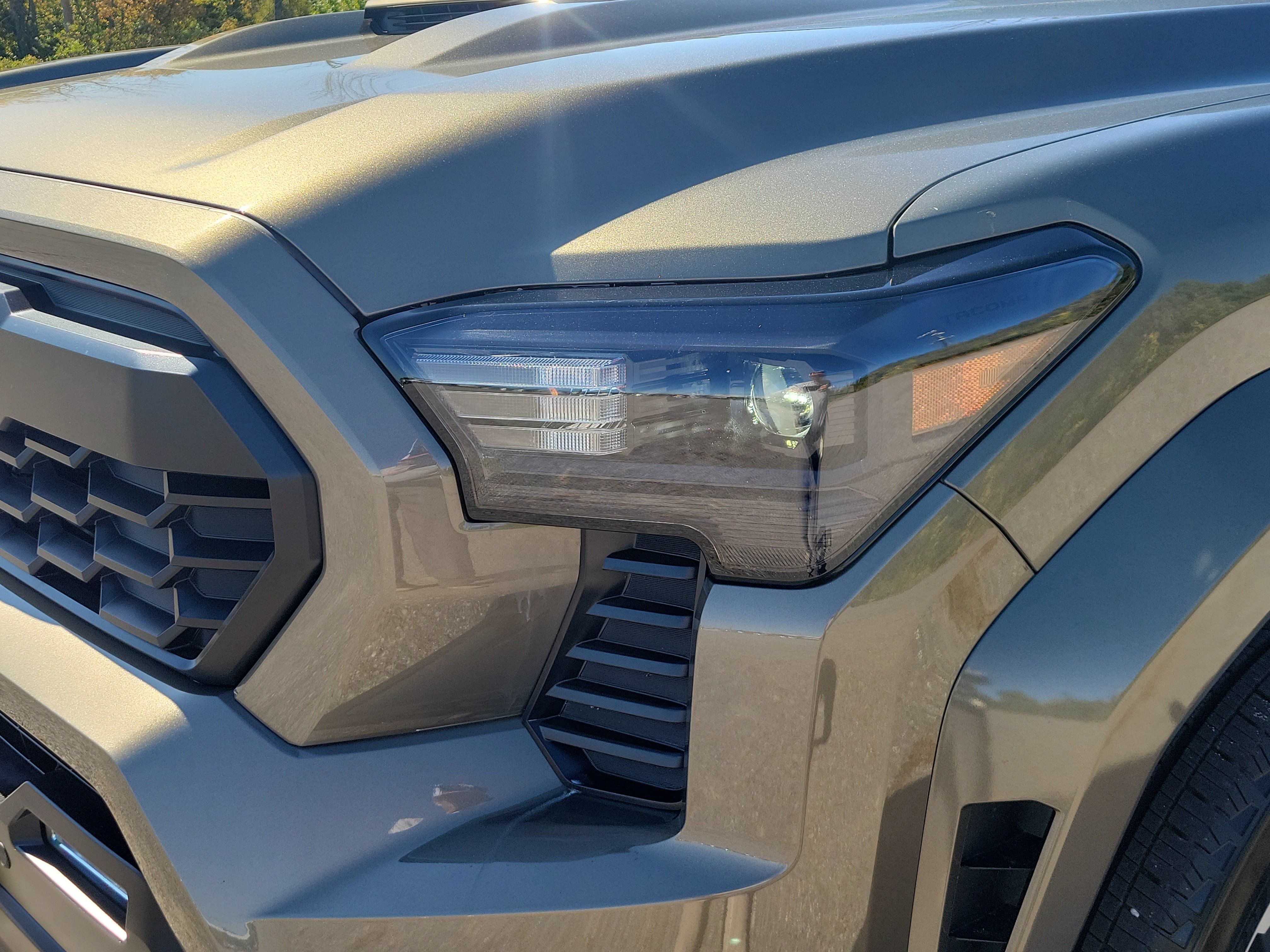 Used 2024 Toyota Tacoma TRD Sport w/ TRD Sport Premium Package AWD/4WD image 9