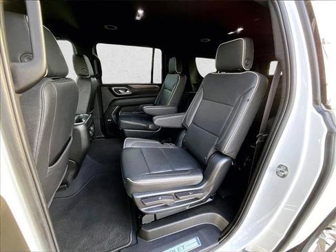 Used 2023 Chevrolet Suburban Premier image 28