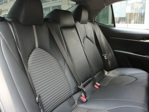 Used 2019 Toyota Camry SE FWD image 18