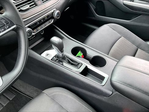 Used 2025 Nissan Altima 2.5 SV image 16