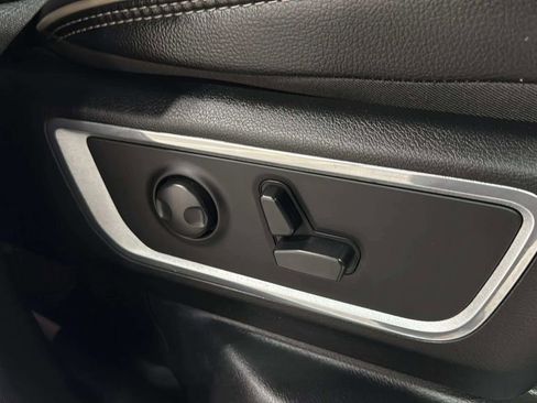 Used 2023 RAM 1500 Laramie AWD/4WD image 11