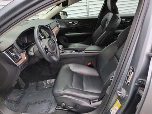 Used 2021 Volvo S60 T5 Momentum w/ Advanced Package image 15