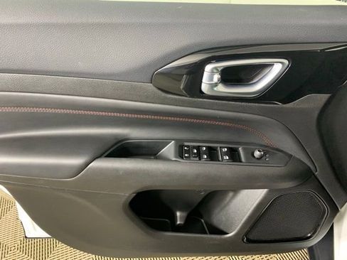 Used 2025 Jeep Compass Trailhawk image 29