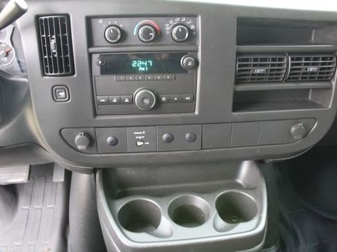 Used 2009 Chevrolet Express 2500 image 24