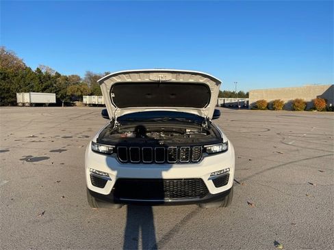 Used 2023 Jeep Grand Cherokee Limited image 16