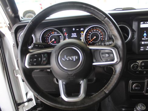 Used 2018 Jeep Wrangler Unlimited Sahara AWD/4WD image 23