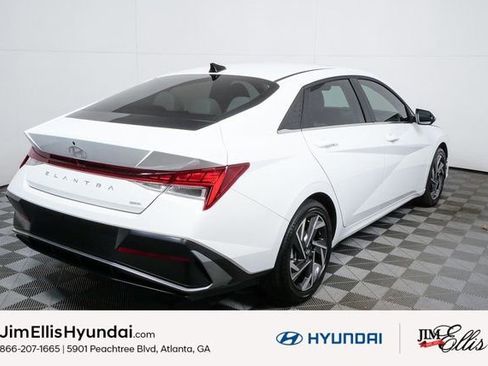 Certified 2025 Hyundai Elantra Limited image 3