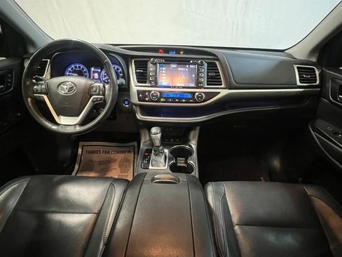 Used 2018 Toyota Highlander Limited Platinum AWD/4WD image 13