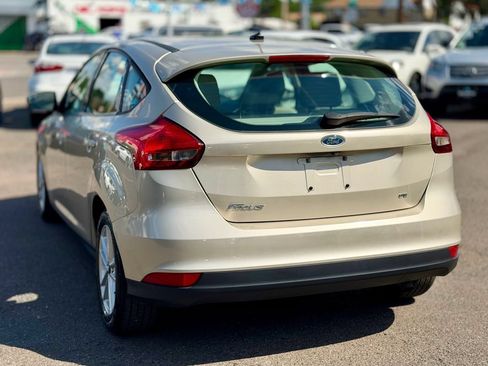 Used 2018 Ford Focus SE FWD image 3