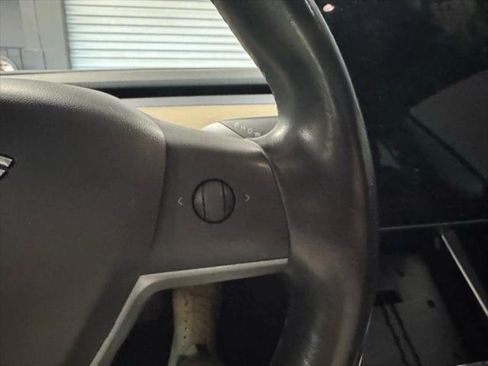 Used 2019 Tesla Model 3 Standard Range image 10