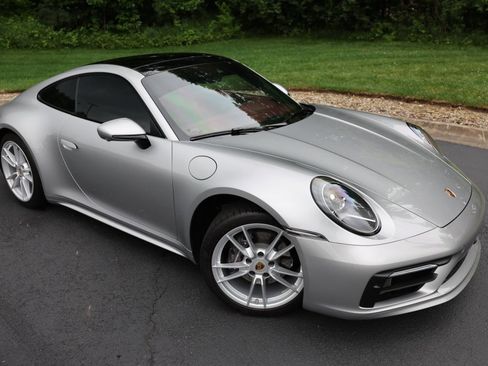 Used 2024 Porsche 911 Carrera w/ Premium Package image 4