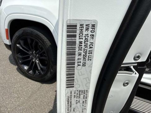 Used 2023 Jeep Grand Wagoneer Series II AWD/4WD image 30