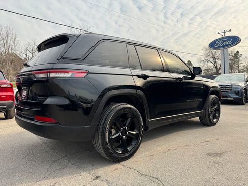 Used 2023 Jeep Grand Cherokee Limited w/ Black Appearance Package image 5