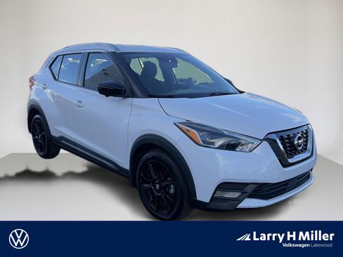 Used 2020 Nissan Kicks SR image 1