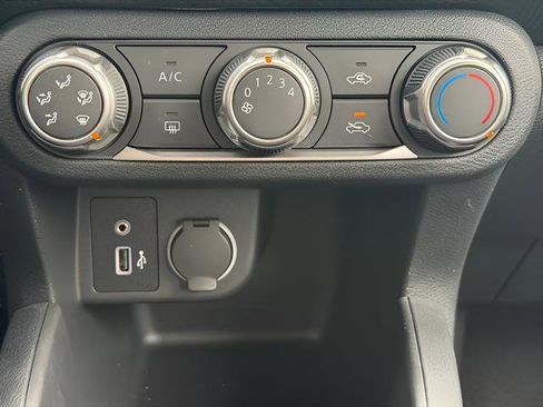 Certified 2025 Nissan Kicks Play S image 12