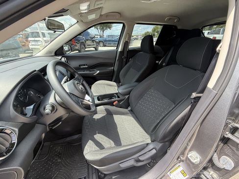 Used 2024 Nissan Kicks SV w/ Exterior Package FWD image 27