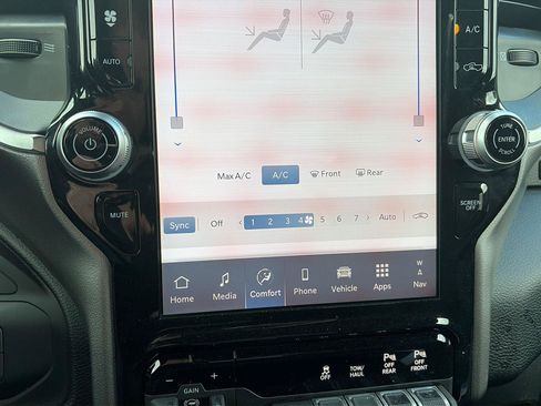 Used 2026 RAM 2500 Big Horn AWD/4WD image 10