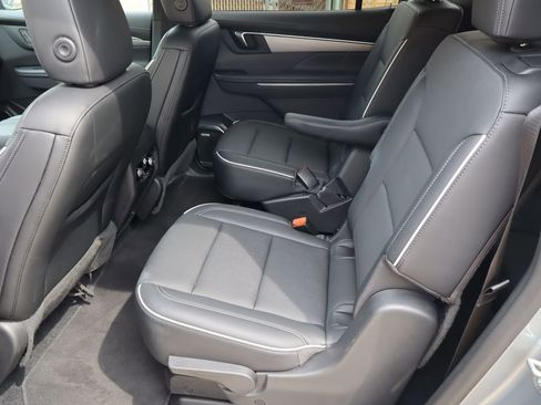 Used 2025 Buick Enclave Preferred FWD image 5
