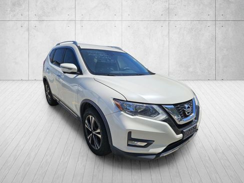 Used 2017 Nissan Rogue SL FWD image 2
