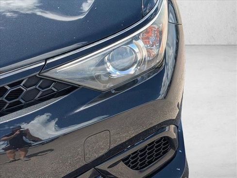 Used 2018 Toyota Corolla iM image 9