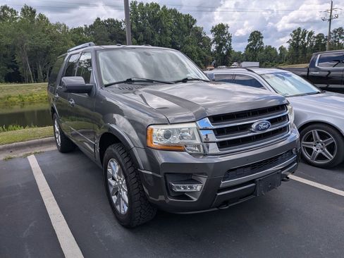 Used 2015 Ford Expedition Limited w/ Equipment Group 301A AWD/4WD image 3