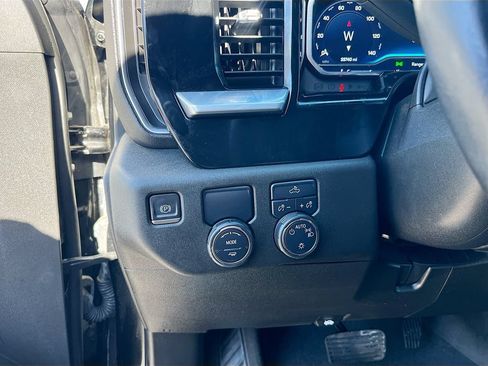 Used 2022 Chevrolet Silverado 1500 LT RWD image 10