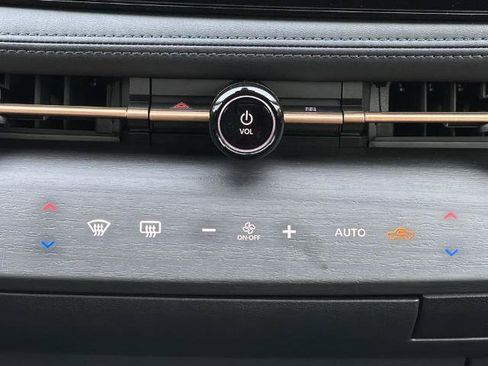 Certified 2023 Nissan Ariya FWD image 4