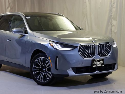 Used 2025 BMW X3 xDrive30i w/ Premium Package image 2