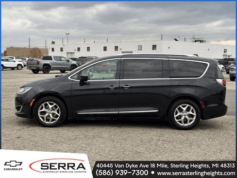 Used 2018 Chrysler Pacifica Touring-L Plus w/ Tire & Wheel Group image 2