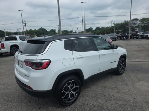 Used 2025 Jeep Compass Limited AWD/4WD image 4