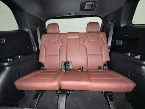 Used 2024 Kia Telluride EX w/ EX Captain's Chair Package AWD/4WD image 33