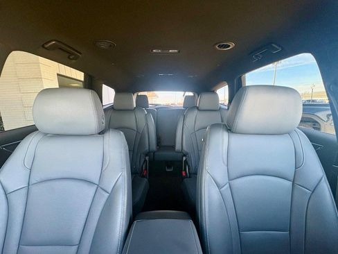 Used 2024 Buick Enclave Essence image 28