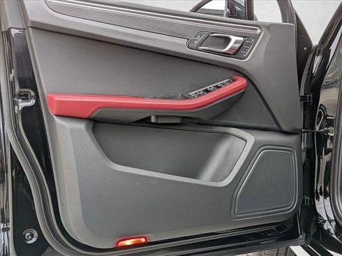 Certified 2023 Porsche Macan GTS image 13