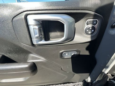 Used 2021 Jeep Wrangler Unlimited Rubicon w/ LED Lighting Group AWD/4WD image 15