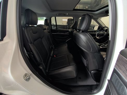 Used 2023 Jeep Grand Cherokee 4WD 4xe image 16