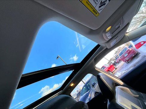 Used 2018 Nissan Rogue SL w/ Premium Package image 14