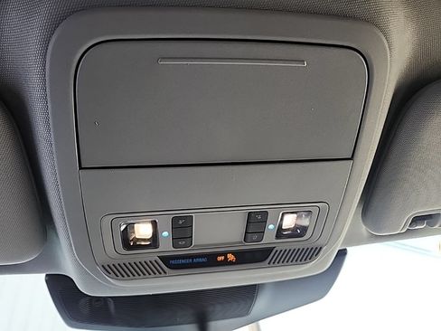 Used 2024 Ford Explorer XLT AWD/4WD image 25