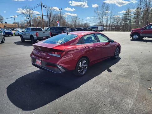 Used 2025 Hyundai Elantra Limited FWD image 5