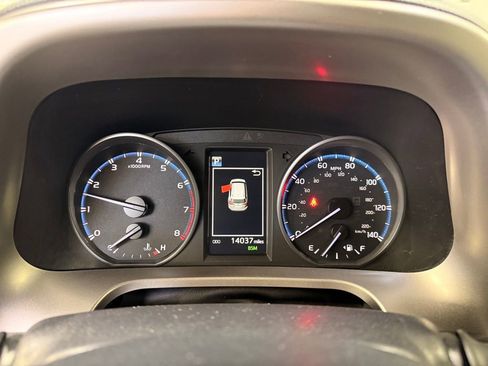 Used 2018 Toyota RAV4 XLE w/ Plus Extra Value Package image 15